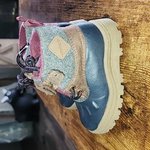 NEW carter's snow boots 5c
